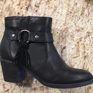 American Eagle Outfitter boots. Only worn once!